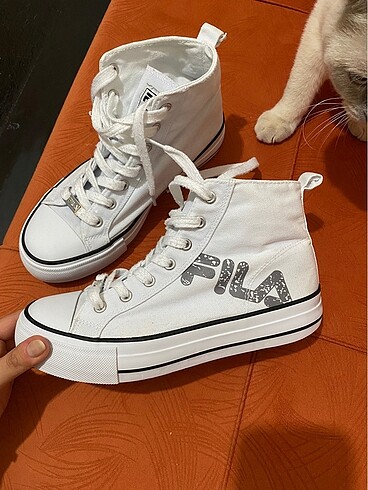Fila marka Converse model ayakkabı