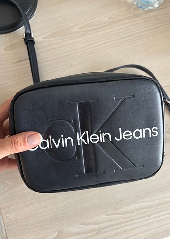 Calvin Klein Jeans Siyah Deri Kadın Çapraz Çanta