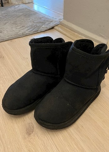 UGG 30/31 numara Kız Çocuk Siyah Süet Kürklü Bot - Görsel 5