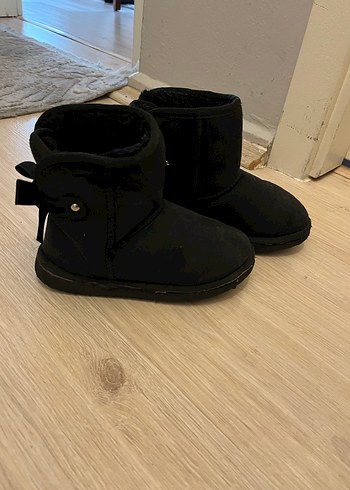 UGG 30/31 numara Kız Çocuk Siyah Süet Kürklü Bot - Görsel 6
