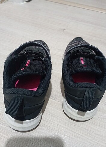 Nike 28 numara kız çocuk spor ayakkabı - Görsel 6