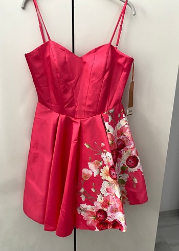Pembe Çiçek Desenli Mini Abiye Elbise