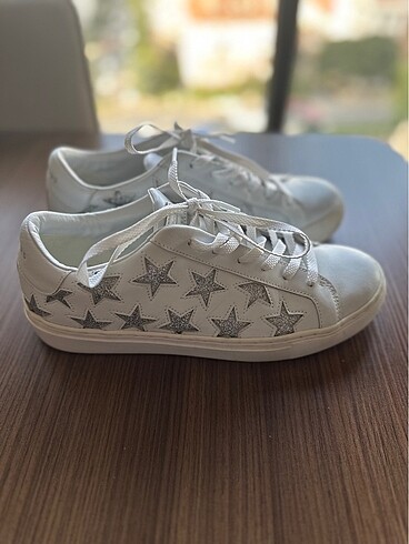 Skechers yıldızlı ayakkabı