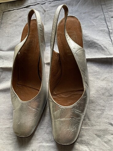 Gerçek deri, gümüş rengi şık ayakkabı