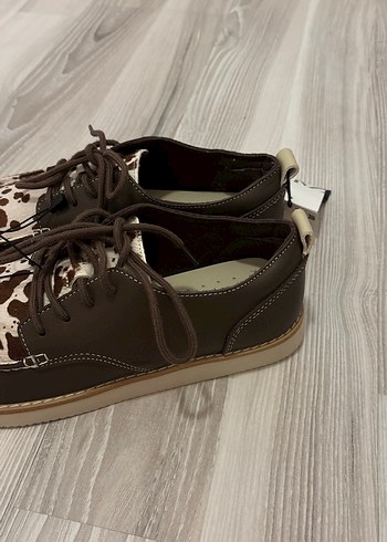 Zara Kahverengi Leopar Desenli Kadın Deri Oxford