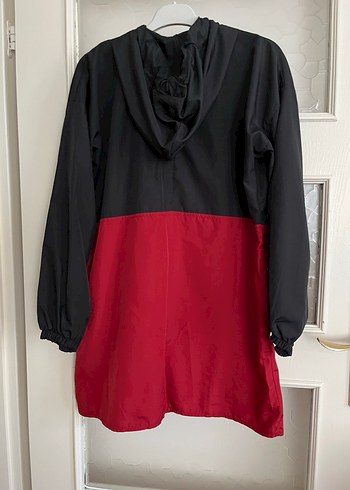Siyah-Kırmızı Midi Yağmurluk/ Rüzgarlık - Görsel 2