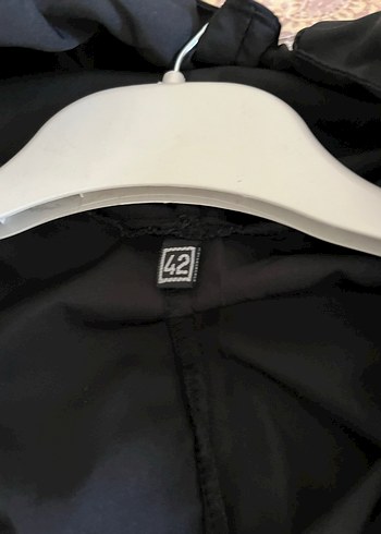 Siyah-Kırmızı Midi Yağmurluk/ Rüzgarlık - Görsel 3