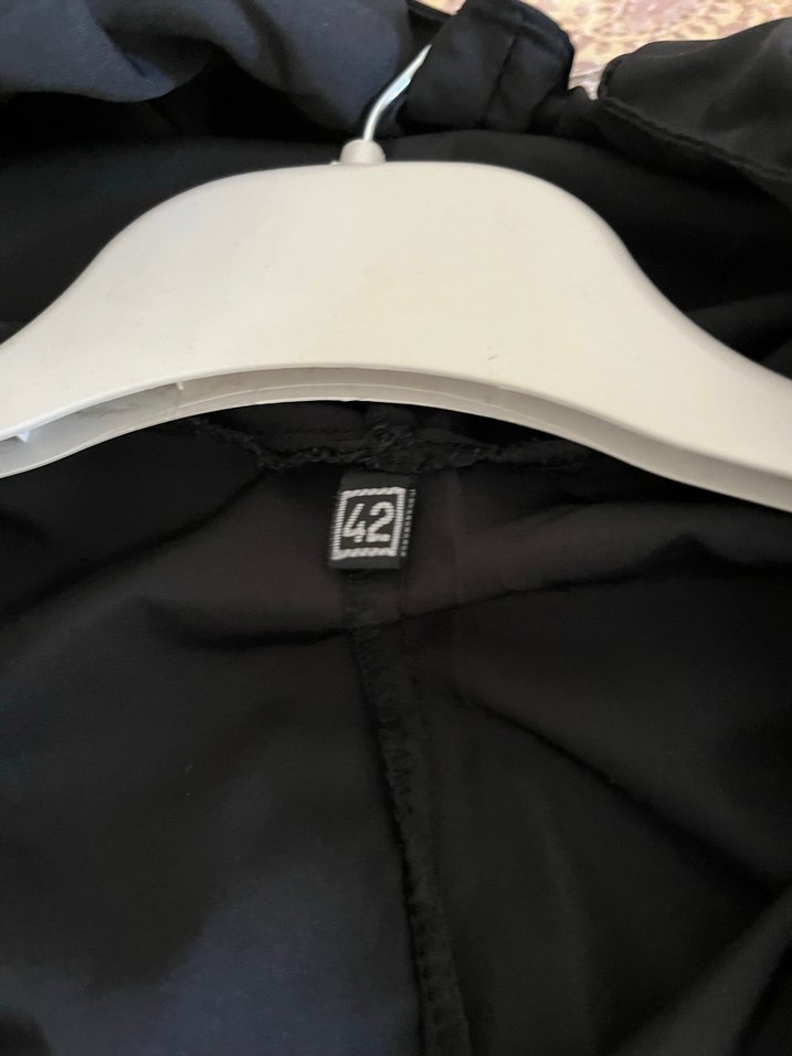 Siyah-Kırmızı Midi Yağmurluk/ Rüzgarlık - Görsel 3