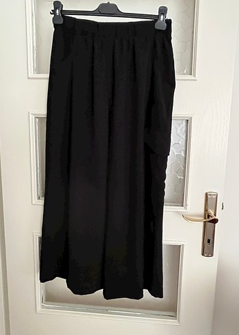 Siyah Dökümlü Uzun Pantolon