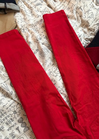 Erkek Çocuk Kırmızı Düğmeli Pantolon - Görsel 3