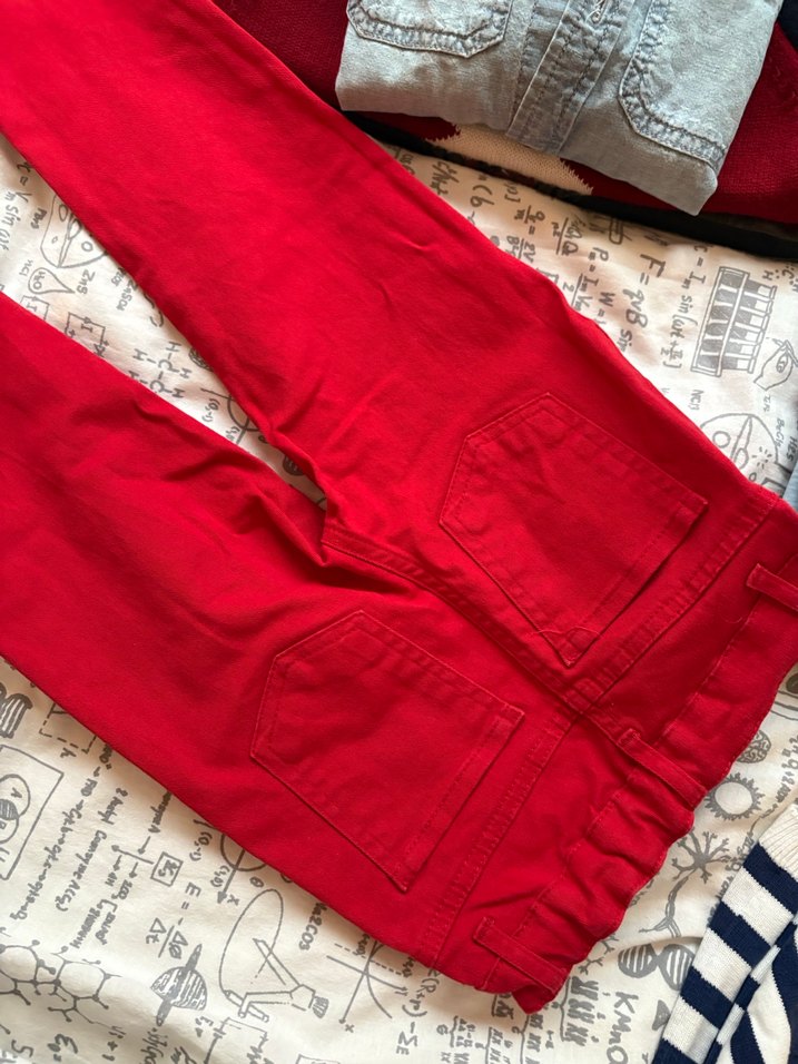 Erkek Çocuk Kırmızı Düğmeli Pantolon - Görsel 2