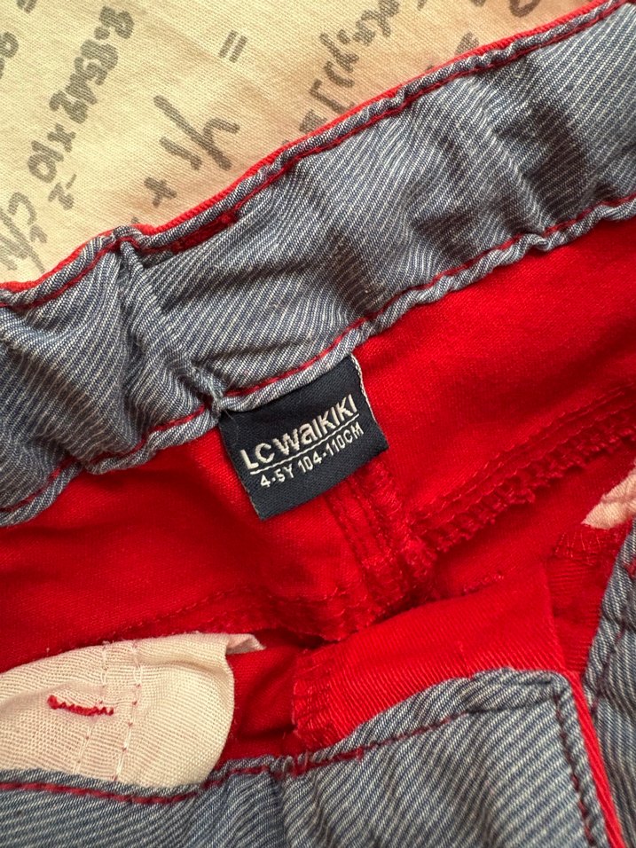 Erkek Çocuk Kırmızı Düğmeli Pantolon - Görsel 4