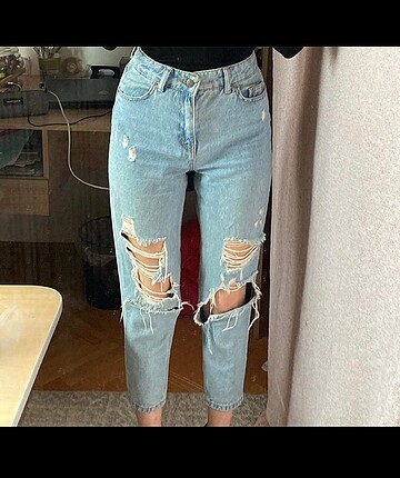 yırtık mom jean