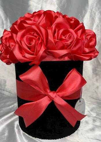 Pembe ve krem yapay gül hediye kutusu - Görsel 2