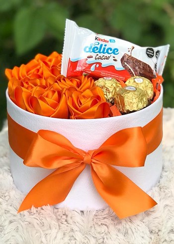 Pembe ve krem yapay gül hediye kutusu - Görsel 6