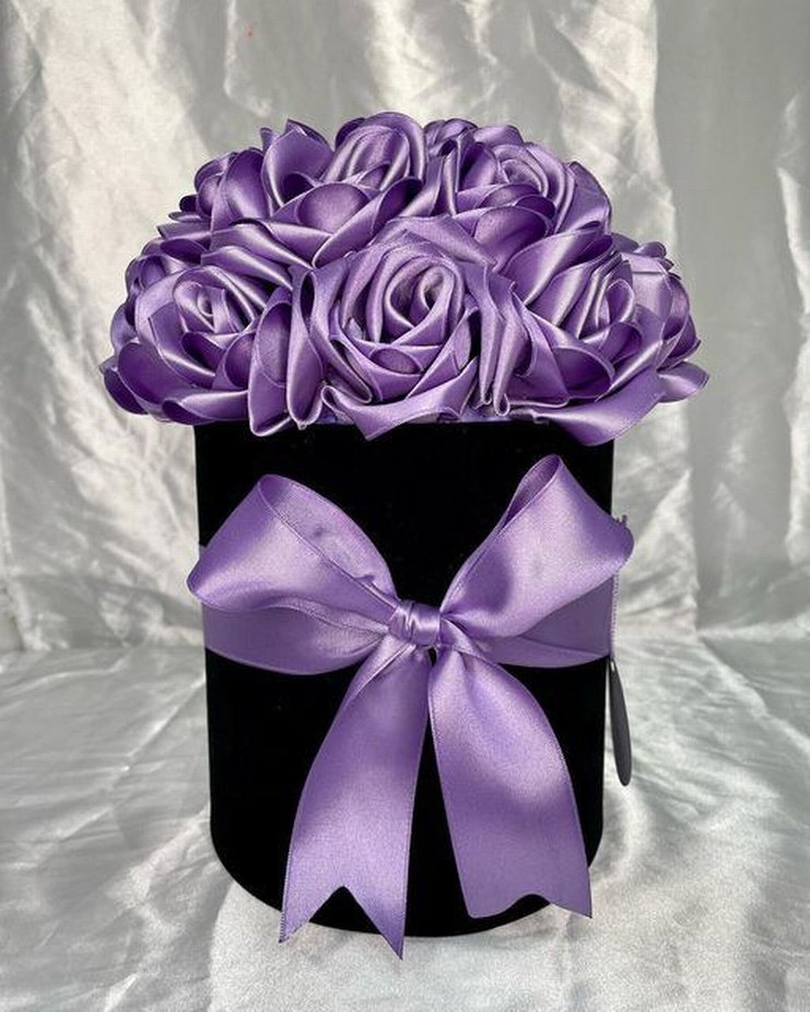 Pembe ve krem yapay gül hediye kutusu - Görsel 4