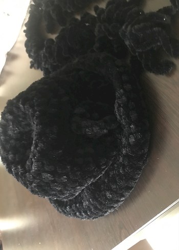 Kadın Siyah Yün Fırfırlı Gotik Atkı ve şapka - Görsel 5