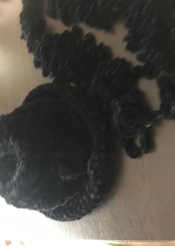 Kadın Siyah Yün Fırfırlı Gotik Atkı ve şapka - Görsel 2