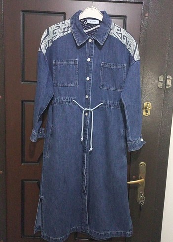 Nakışlı Kemerli Uzun Mavi Denim Ceket