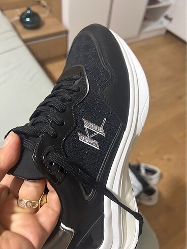 Beden Sıfır ayarında ve Orjinal KARL LAGERFELD