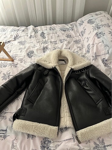 Stradivarius Kürklü mont