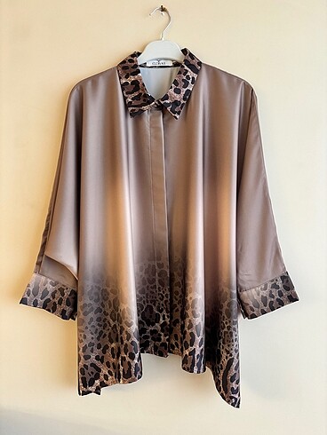 Leopar Detaylı Saten Oversize Gömlek
