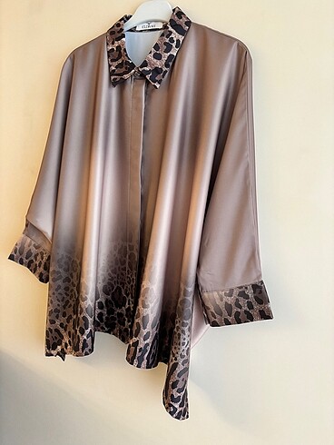 42 Beden Leopar Detaylı Saten Oversize Gömlek