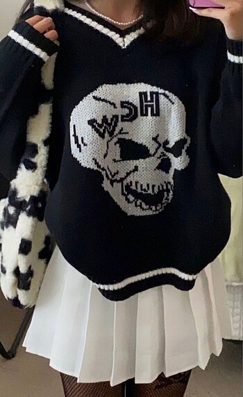 Urban Outfitters Skull kazak
