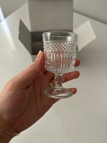 Kahve yanı su bardağı