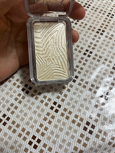Beden Nyx aydınlatıcı