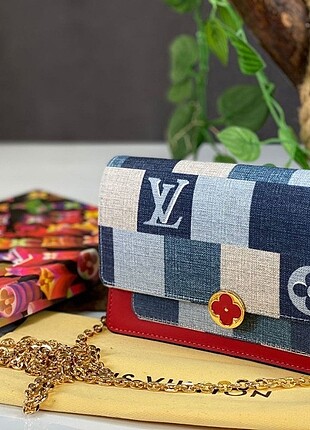 Louis Vuitton Flore Chain Wallet