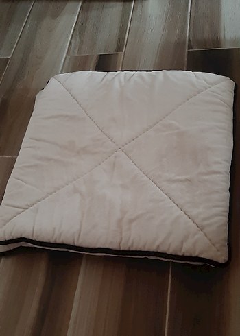 Bej Dikişli Klasik Minder