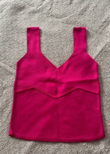 V Yaka Pembe Triko crop