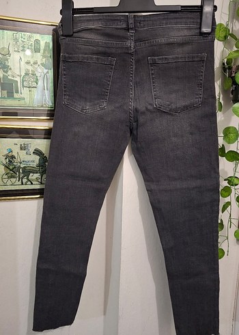 Zincir Detaylı Nakışlı Siyah Kadın Jean - Görsel 3