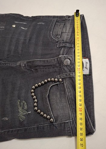 Zincir Detaylı Nakışlı Siyah Kadın Jean - Görsel 4