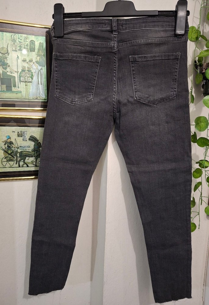 Zincir Detaylı Nakışlı Siyah Kadın Jean - Görsel 3