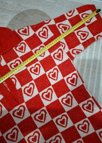 Kırmızı Kalp Desenli V Yakalı Triko Kazak - Görsel 7