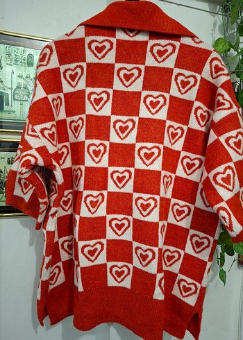 Kırmızı Kalp Desenli V Yakalı Triko Kazak - Görsel 3
