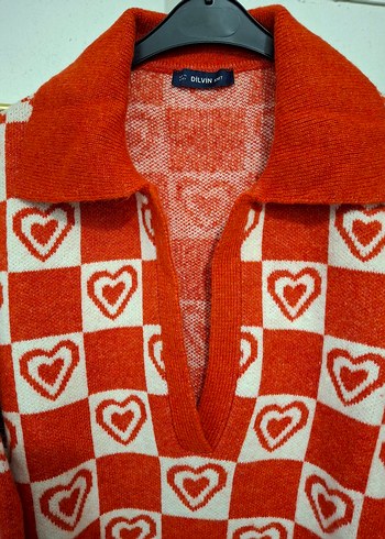 Kırmızı Kalp Desenli V Yakalı Triko Kazak - Görsel 4