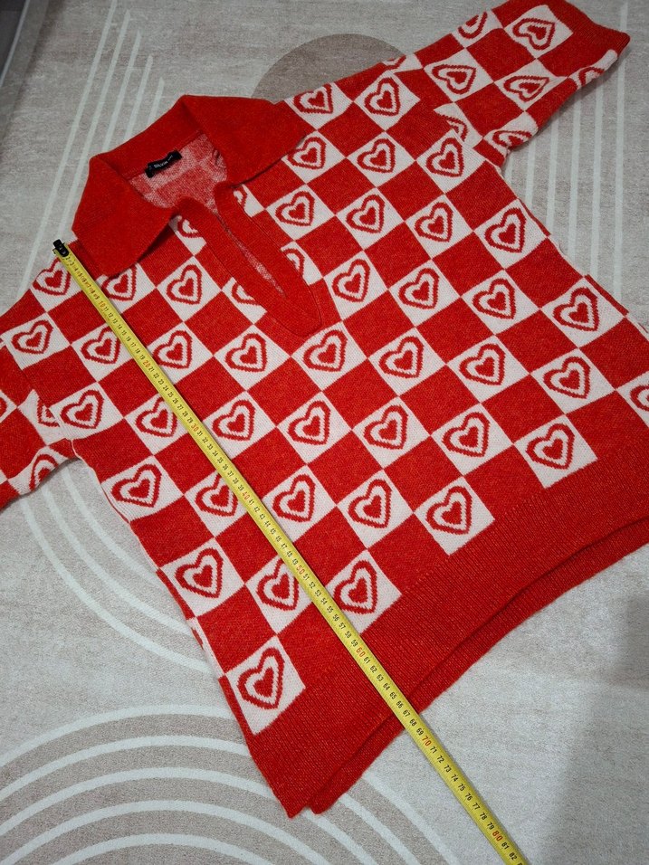 Kırmızı Kalp Desenli V Yakalı Triko Kazak - Görsel 5