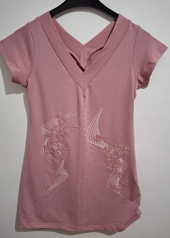 İşleme Detaylı Pembe V Yaka Tişört
