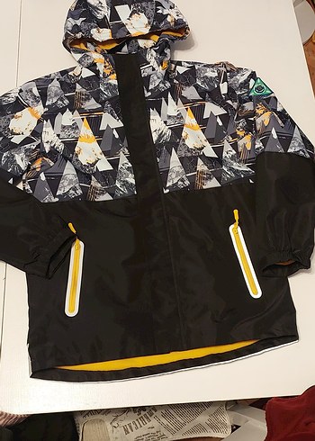 Kapüşonlu Baskılı Siyah Erkek Çocuk Ceketi su gecirmez - Görsel 2