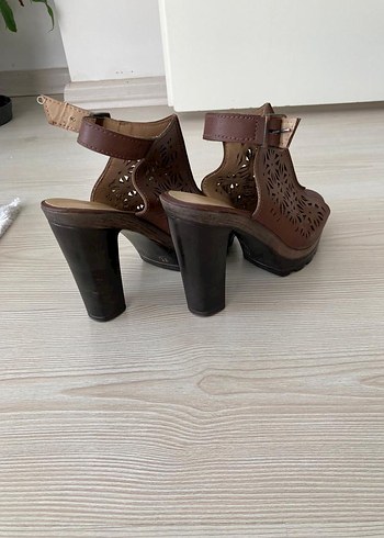 Diğer Kahverengi Deri Çiçek Desenli Platform Topuklu Kadın Sandalet
