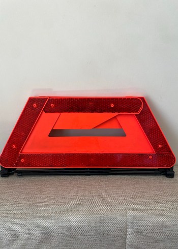 Kırmızı Reflektörlü Üçgen Uyarı Levhası - Görsel 2