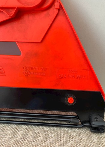 Kırmızı Reflektörlü Üçgen Uyarı Levhası - Görsel 4