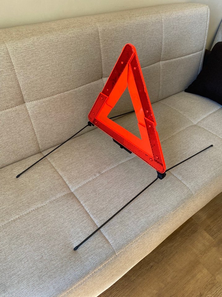 Kırmızı Reflektörlü Üçgen Uyarı Levhası - Görsel 3