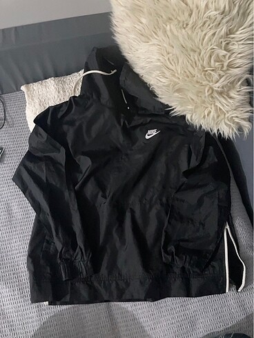 Nike yağmurluk