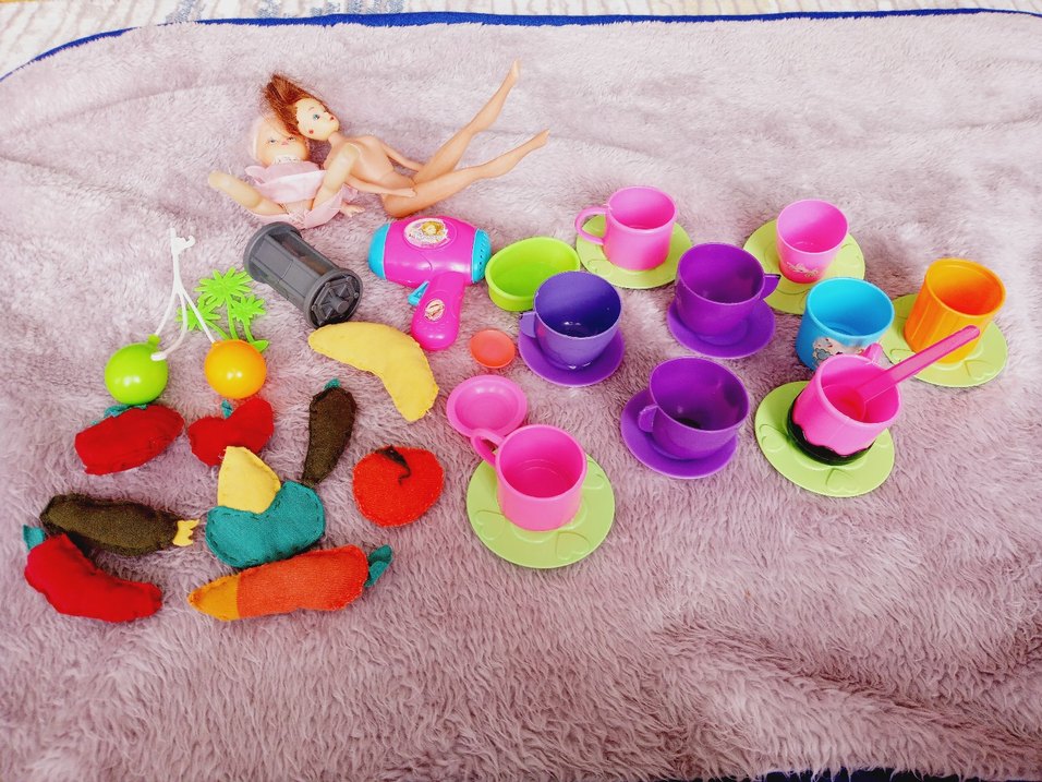 Renkli Plastik Çay Seti ve Oyuncaklar - Görsel 2