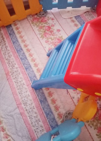 Renkli Çocuk Oyun Alanı ve Kırmızı Kaydırak - Görsel 2