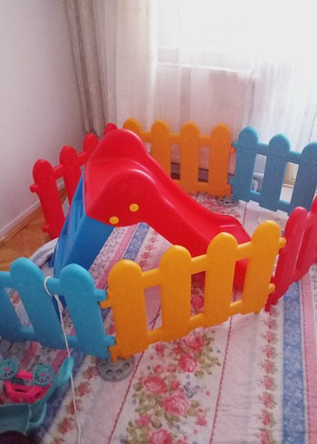 Renkli Çocuk Oyun Alanı ve Kırmızı Kaydırak - Görsel 3